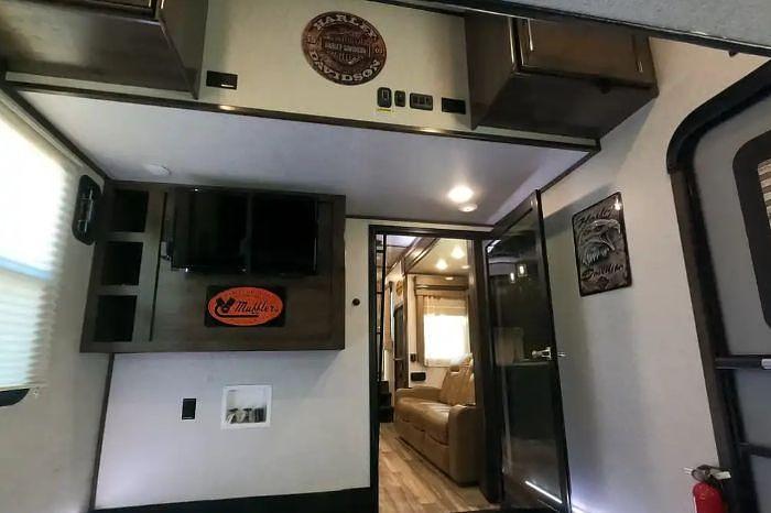 Used 2020 Dutchmen Voltage 3635