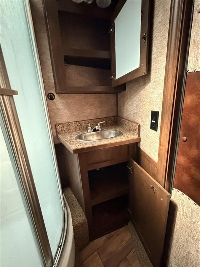 Used 2014 Sooner Legacy 312 3 Horse Gooseneck Trailer with Living Quarters