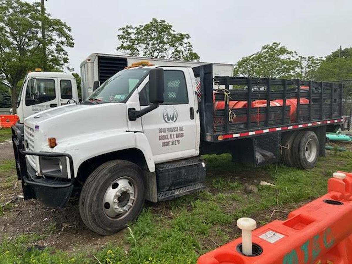 Used 2005 Chevrolet C6500 Stake Truck