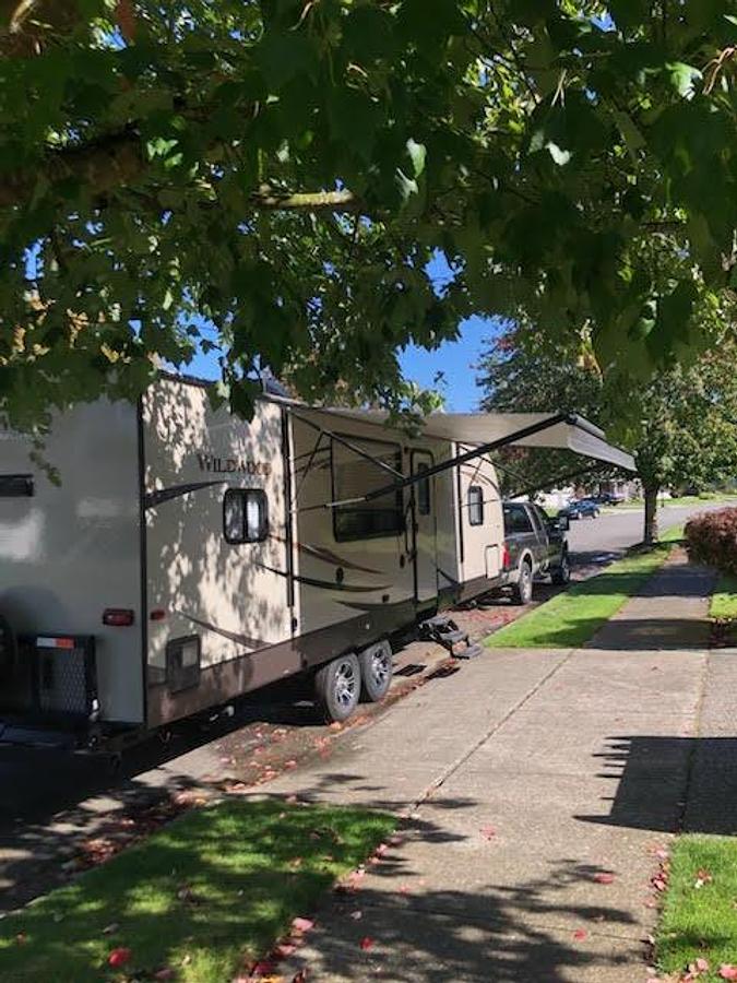 Used 2016 Forest River Wildwood T27RKSS Travel Trailer & 2016 Ford F250