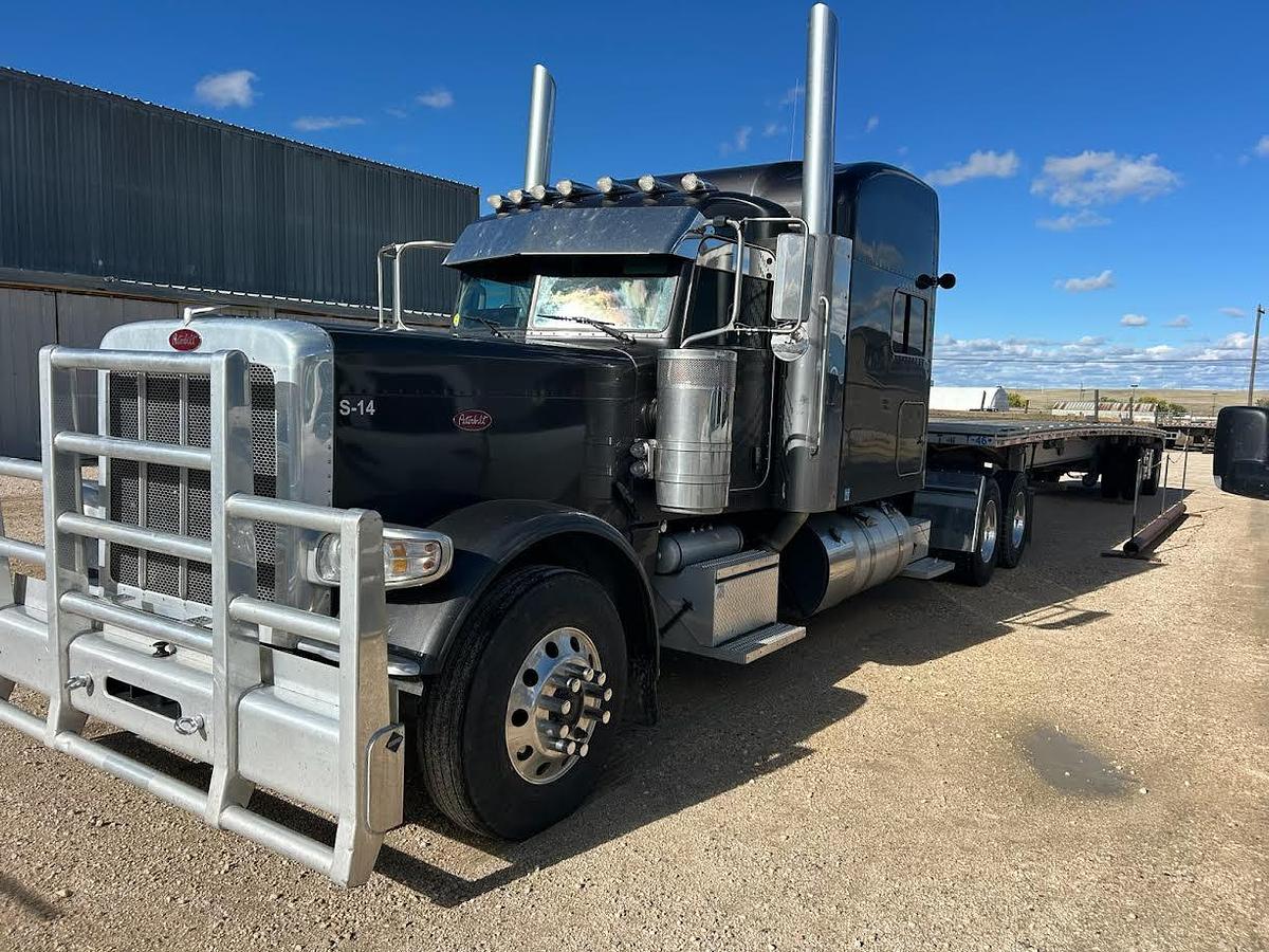 Used 2023 Peterbilt 389 Conventional Sleeper Semi