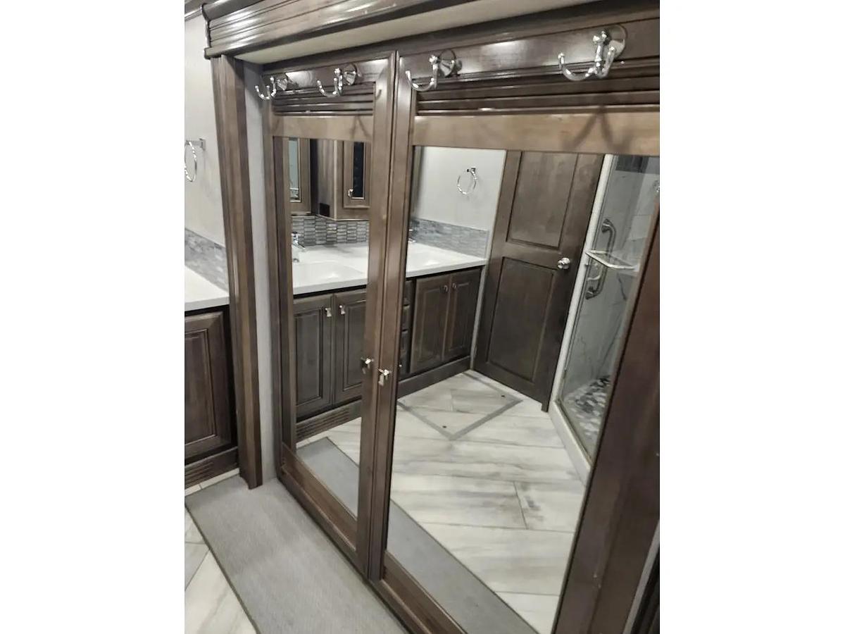 Used 2022 Fleetwood Discovery Lxe 44s