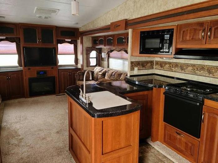 Used 2012 Keystone Cougar 327RES