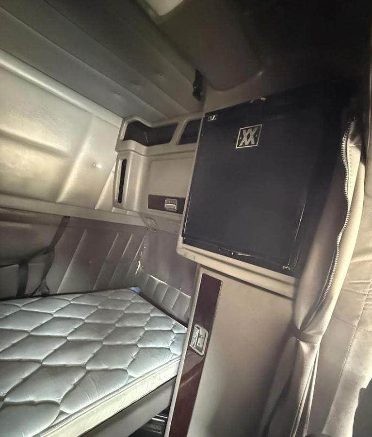 Used 2023 PETERBILT 389 Sleeper Semi Truck