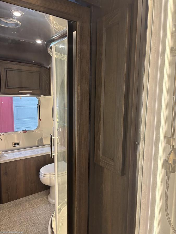 Used 2023 Airstream Classic 33