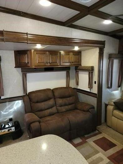 Used 2015 Heartland Bighorn 3875FB