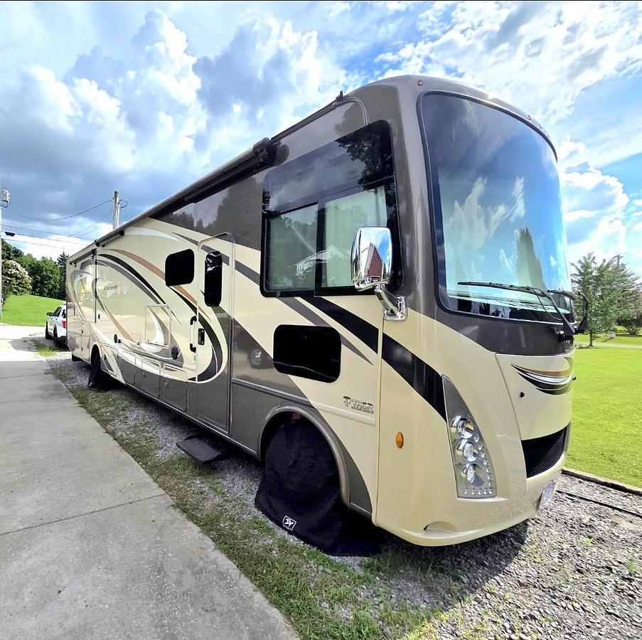 Used 2018 Thor Motor Coach Windsport 35M