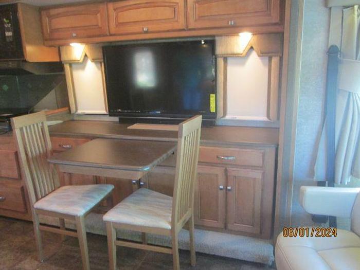 Used 2013 Winnebago Vista 30T