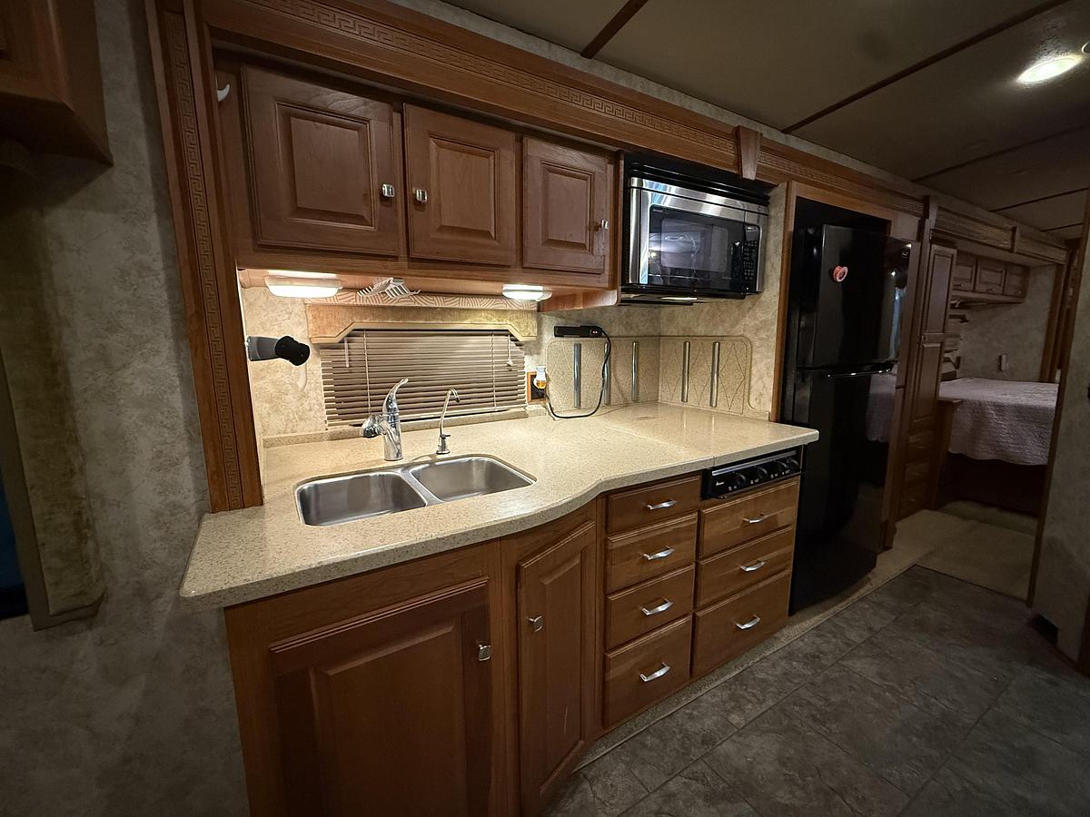 Used 2009 Winnebago Journey 39Z