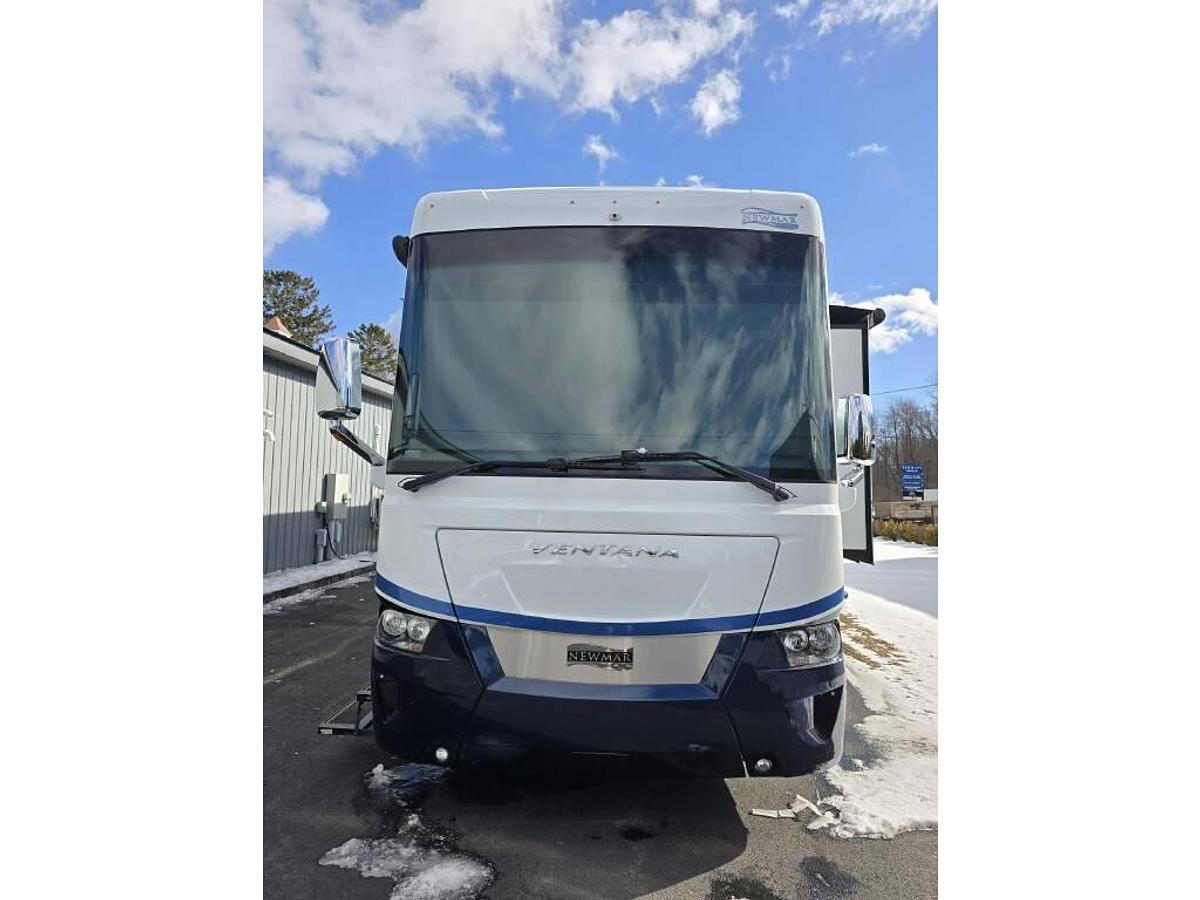 Used 2022 Newmar Ventana 4369
