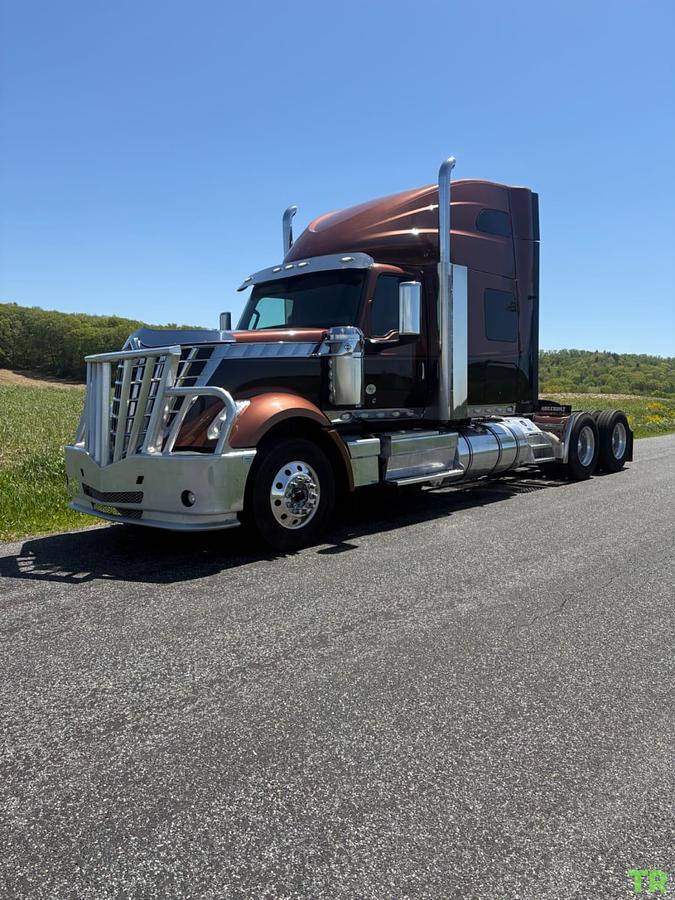 Used 2020 International LoneStar Sleeper Truck