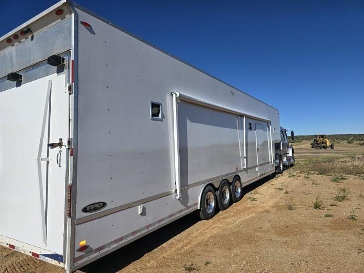 Used 2014 Freightliner Sport Chassis w/ 40' TPD Gooseneck Stacker