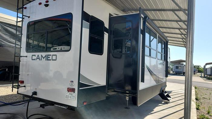 Used 2022 CrossRoads Cameo CE3891MK Fifth Wheel