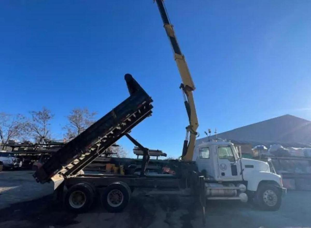 Used 2006 Palfinger PK19000 Mounted on 2006 Mack CH600