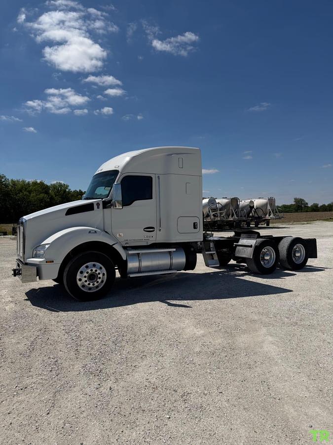 Used 2021 Kenworth T880