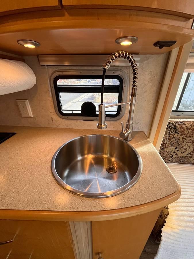 Used 2006 Winnebago Navion Itasca Rv