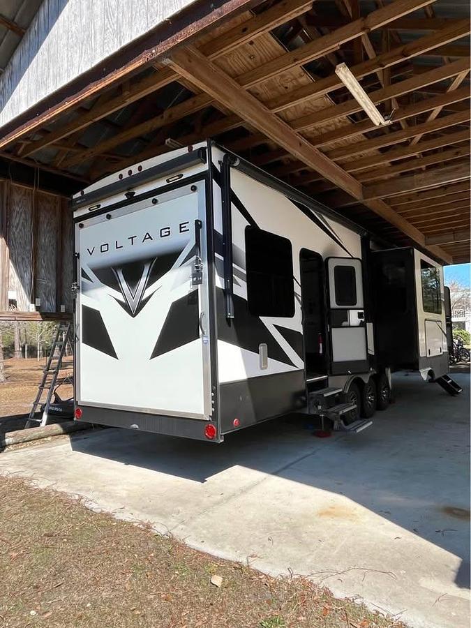 Used 2020 Dutchmen Voltage 3915 Toy Hauler