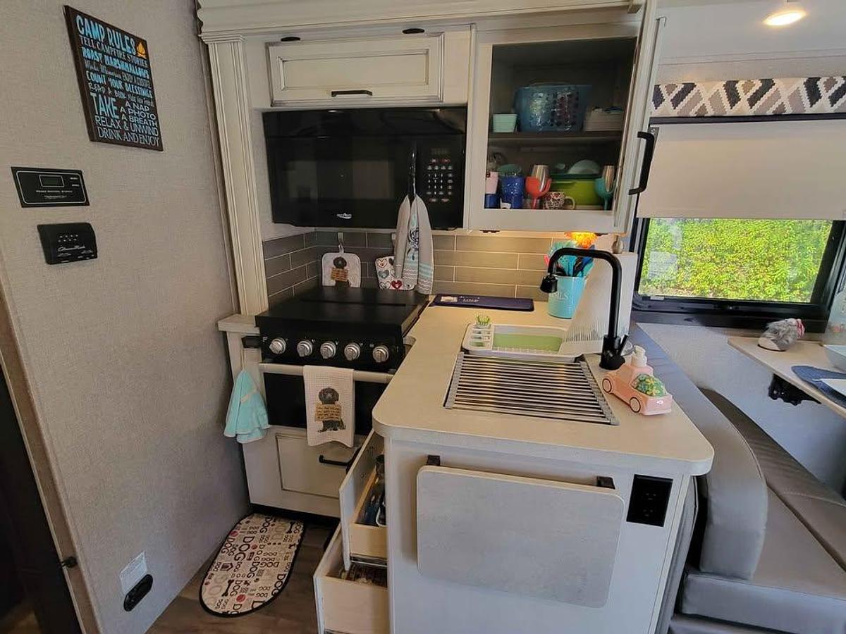 Used 2021 Jayco Greyhawk 27U