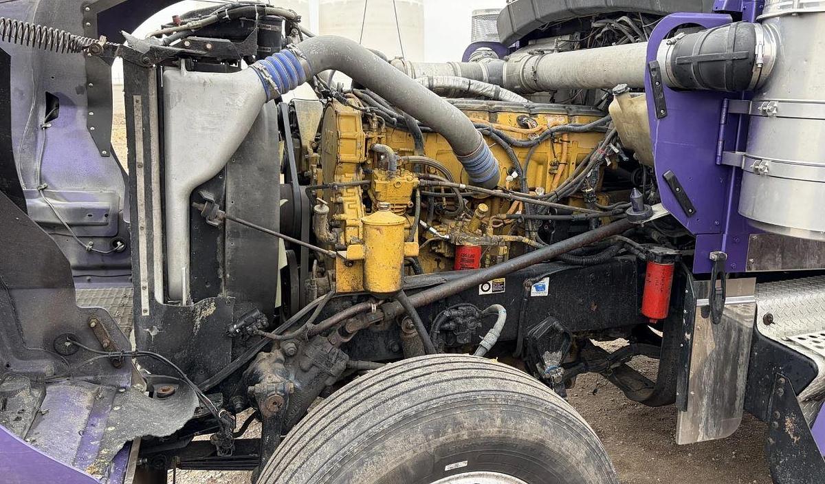 Used 2005 KENWORTH W900L Conventional Sleeper Semi Truck