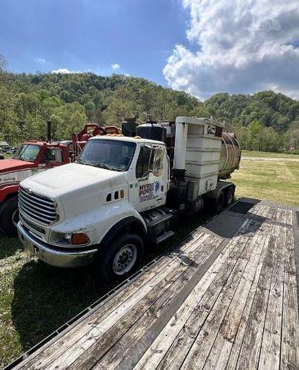 Used 2006 STERLING LT9513 Vacuum Truck