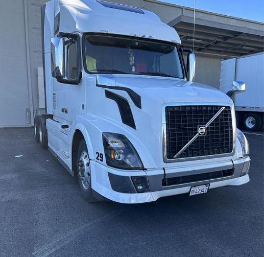 Used 2015 Volvo VNL64T670