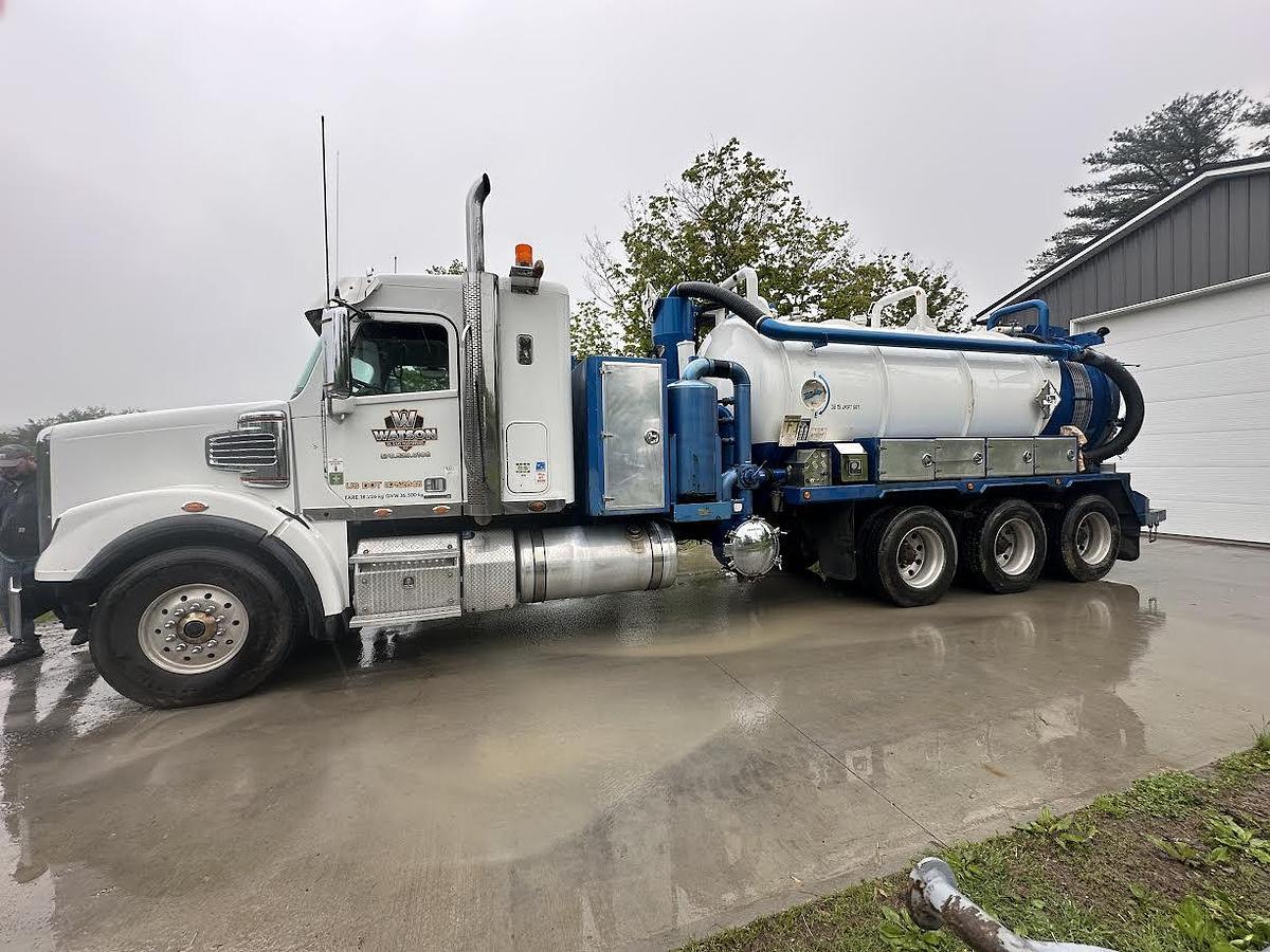 Used 2013 Freightliner Coronado
