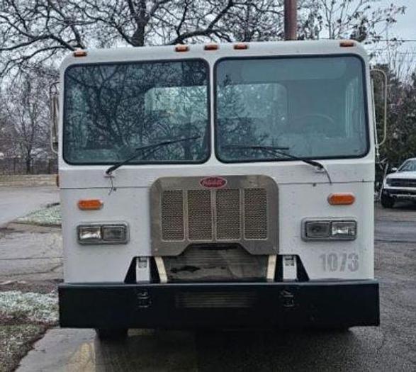 Used 2013 Peterbilt 320