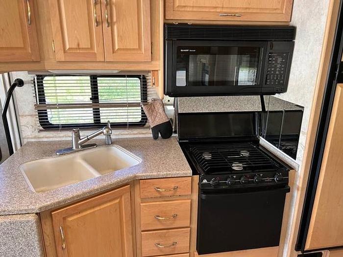 Used 2004 Itasca Suncruiser 35U