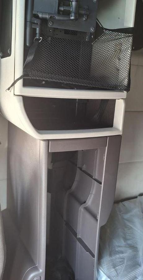 Used 2017 Volvo VNL64T670 Sleeper Semi Truck