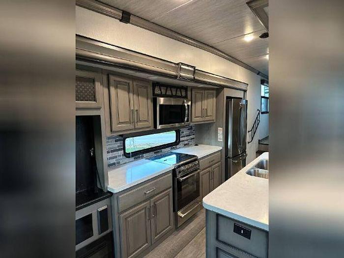 Used 2021 Keystone Montana 3781RL