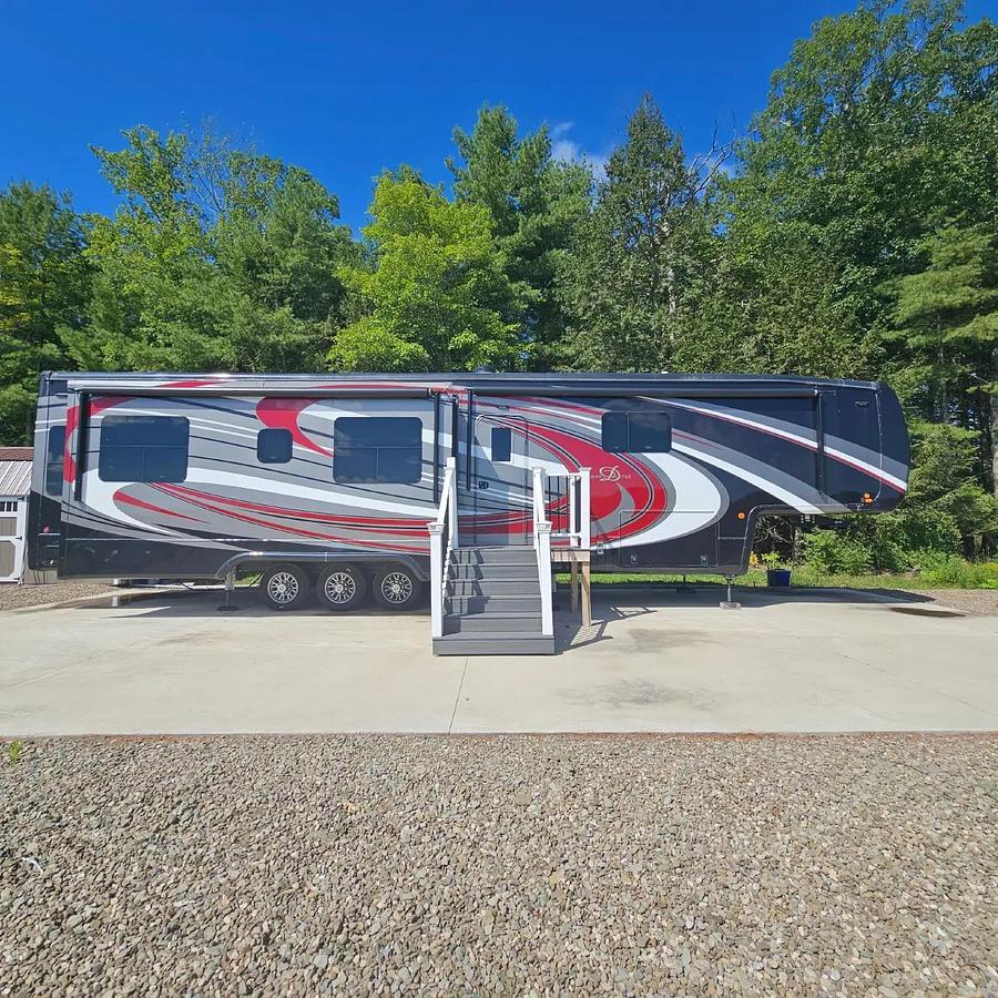 Used 2019 DRV Mobile Suite 44 Houston Fifth Wheel