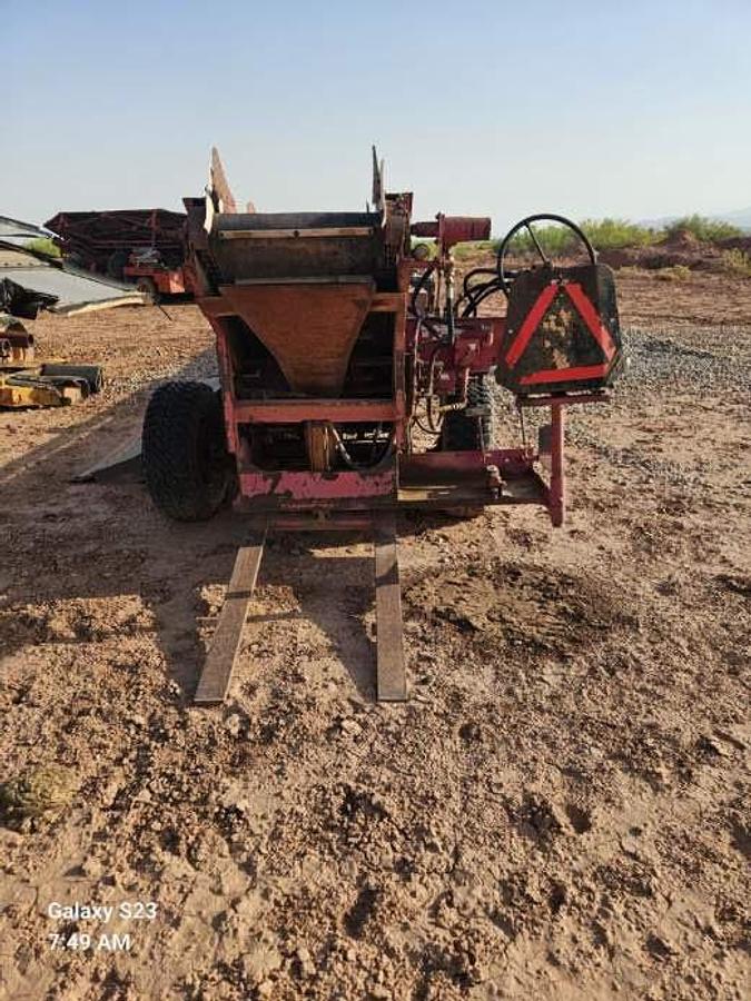Used 1970 Pistachio Shaker and Catcher