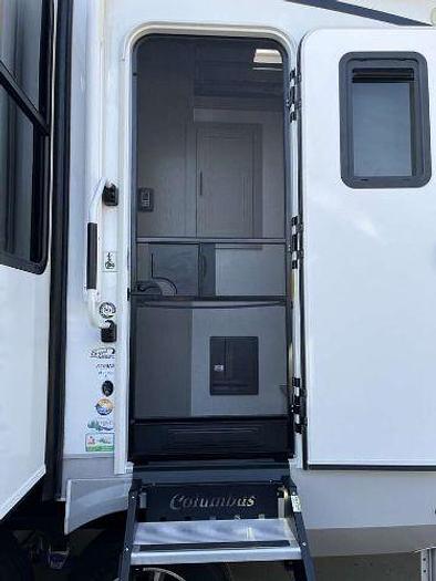 Used 2023 Palomino Columbus 379MB