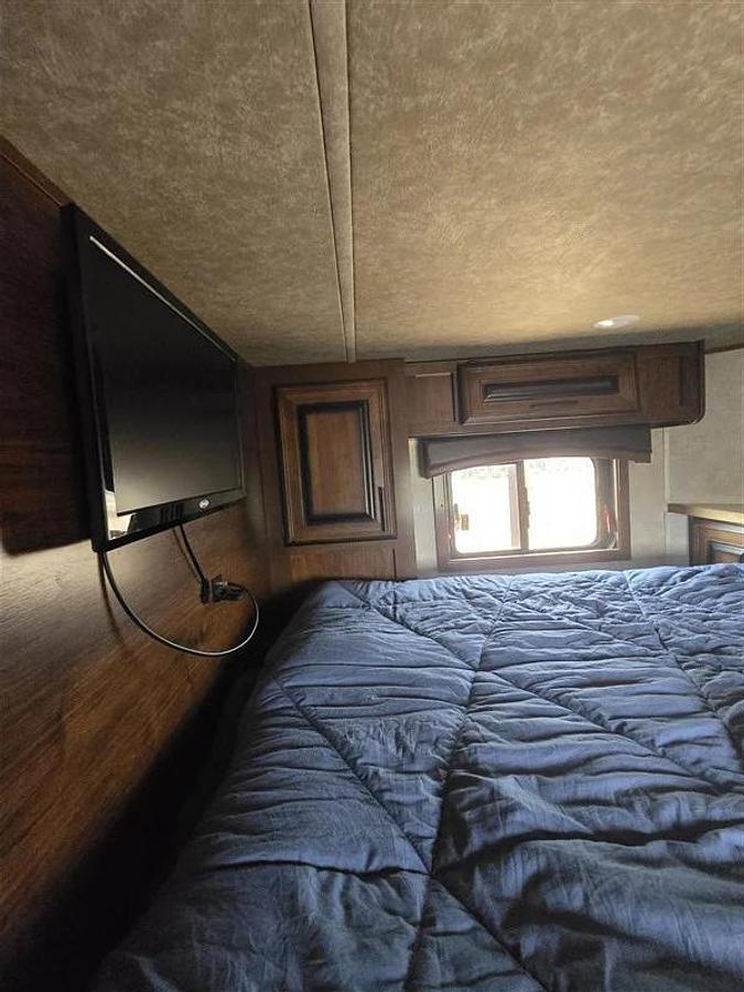 Used 2016 Bison Premier Coach 3 Horse