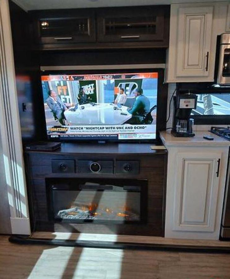 Used 2021 Jayco Pinnacle 36FBTS Fifth Wheel