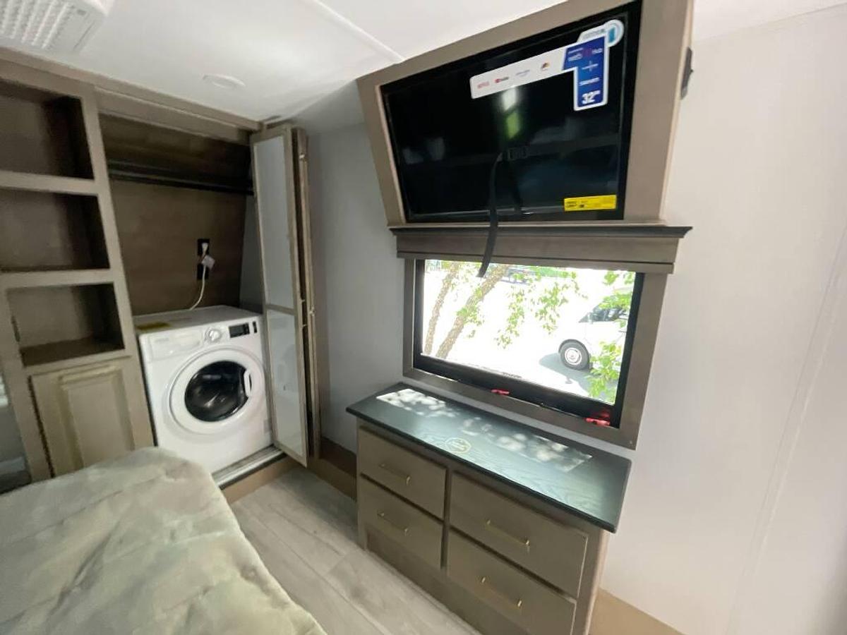 Used 2025 Keystone Montana 3915TB