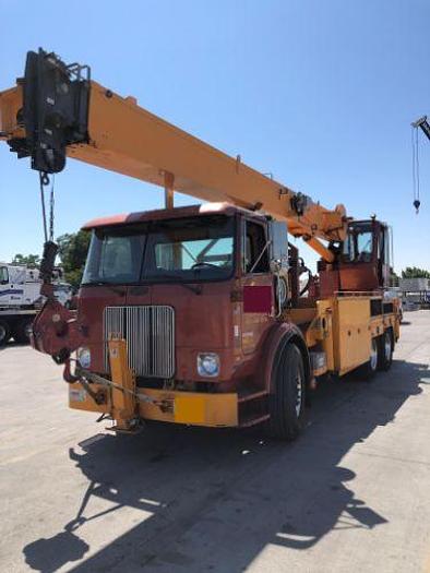 Used 2005 National 1300H 30 Ton Crane Truck