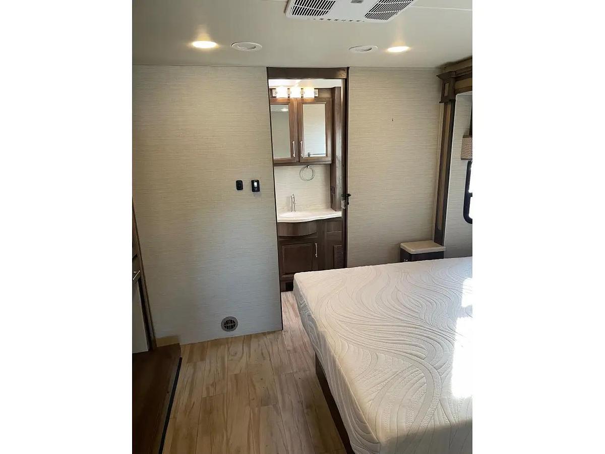 Used 2019 Entegra Emblem 36T