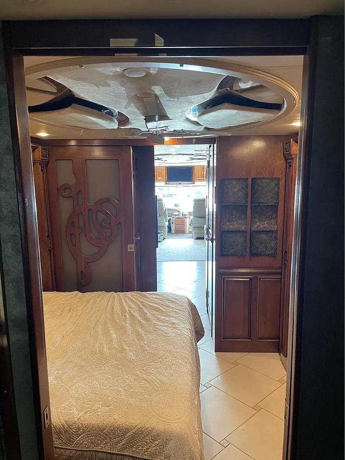 Used 2010 Tiffin Zephyr 45QBZ Class A Diesel Motorhome
