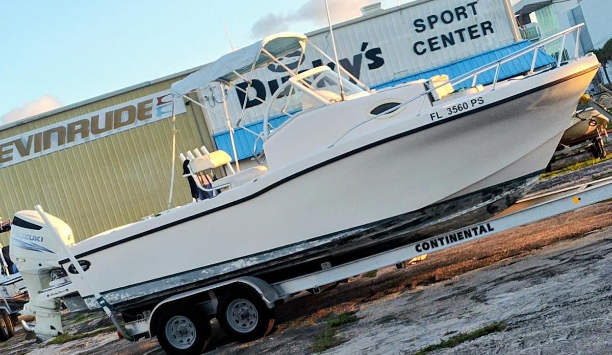 Used 2014 Dusky 25.2 Walk-Around