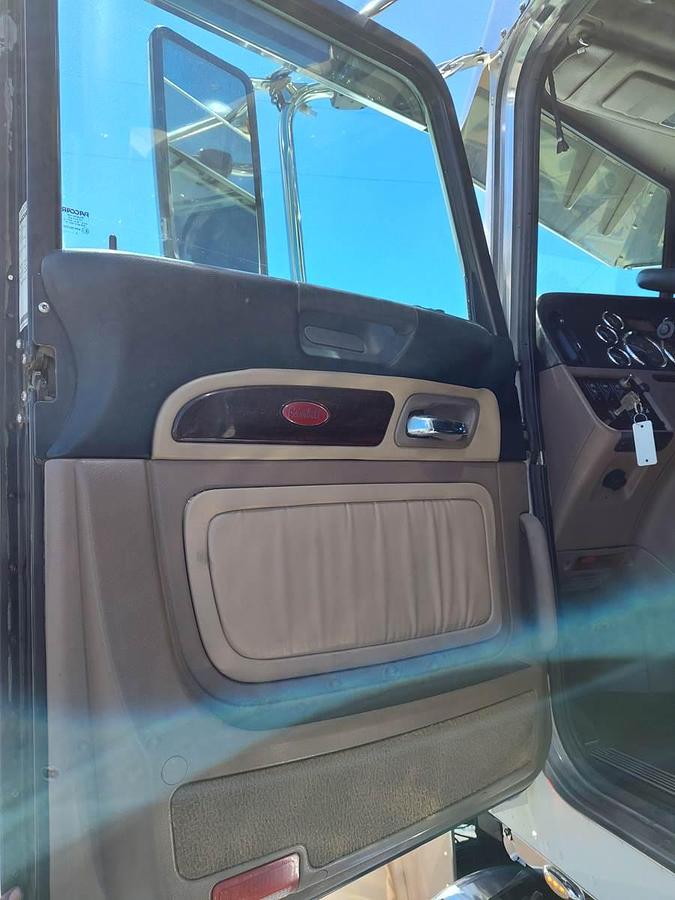 Used 2015 Peterbilt 389 Sleeper Semi Truck