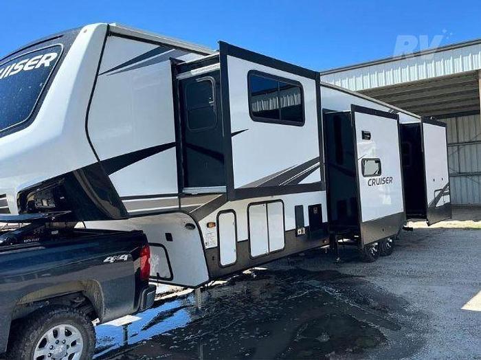 Used 2022 Crossroads Cruiser CR3841FL