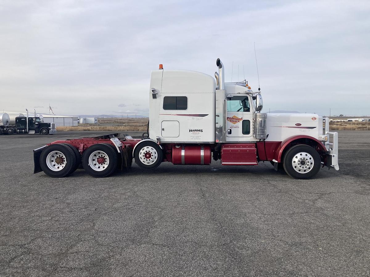 Used 2013 Peterbilt 389 Conventional Sleeper Semi