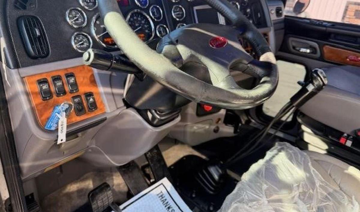 Used 2011 Peterbilt 389