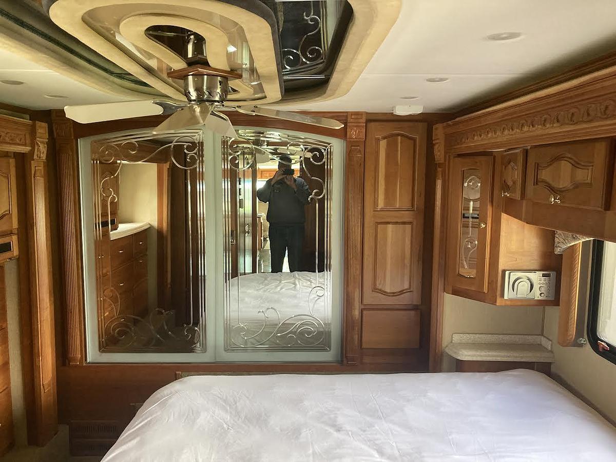 Used 2005 Monaco Signature Castle IV Class A Motorhome