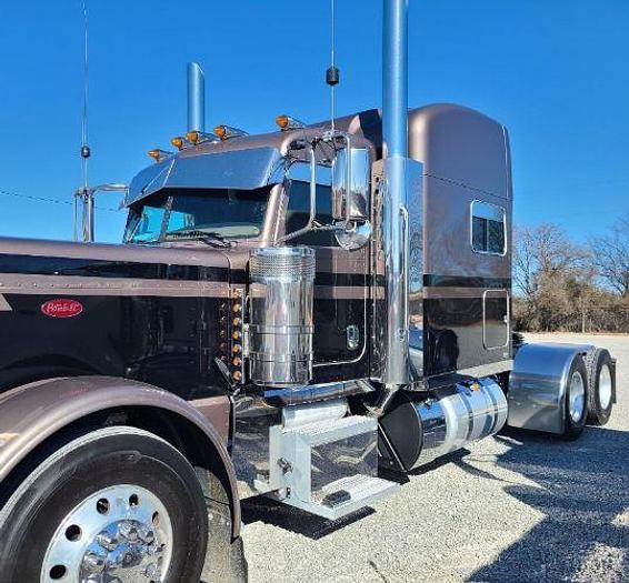 Used 2022 Peterbilt 389