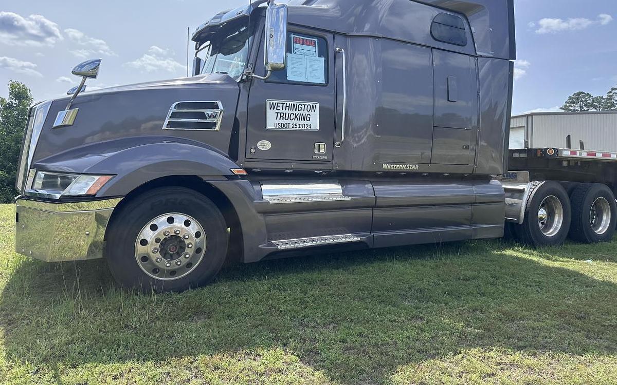 Used 2018 Western Star 5700XE & 2023 FONTAINE DROP DECK