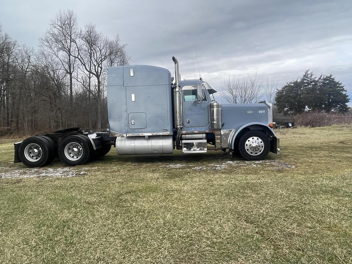Used 1996 Peterbilt 379 Conventional Sleeper Semi
