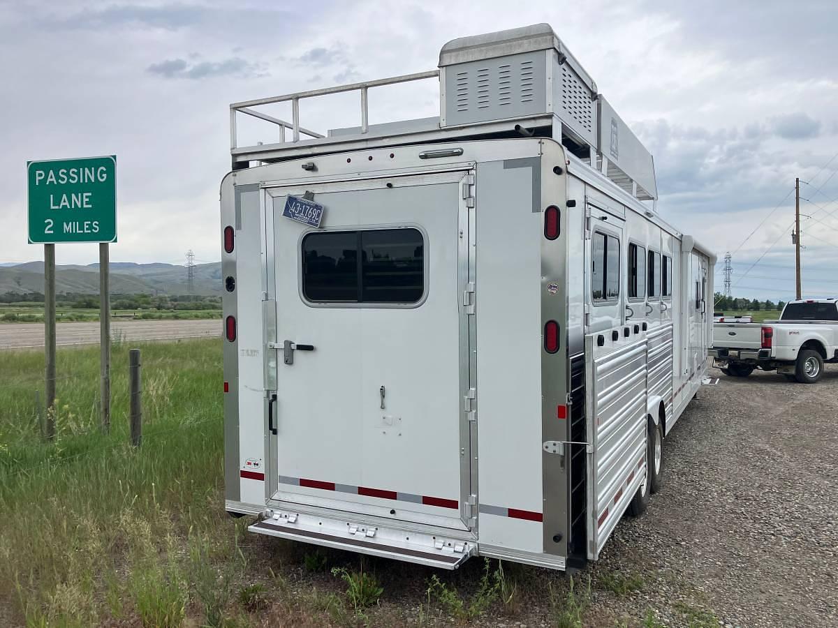 Used 2020 Logan Coach 4 Horse Living Quarters