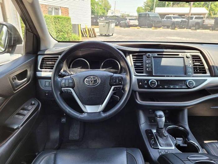 Used 2017 Toyota Highlander XLE AWD